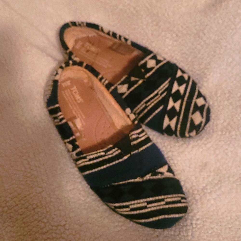 Toms aztec print 8.5